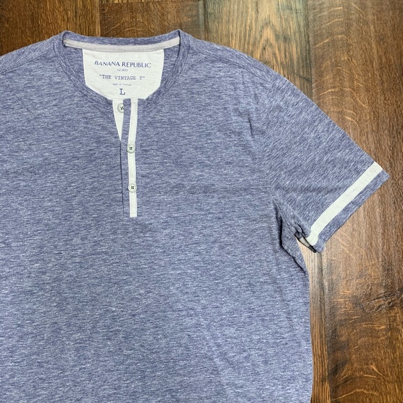 Banana Republic The Vintage Tee 1/4 Button Shirt - Picture 2 of 6